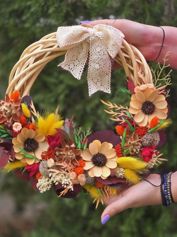 656255507_1615957539985051_3638720243177132009_n Coroniță „Splendoare”