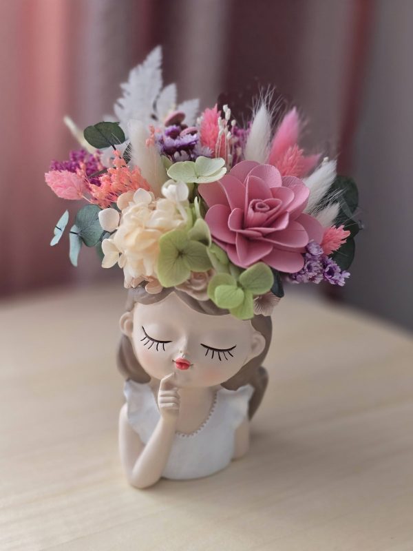 aranjament-fetita-jay-flowers Aranjament floral "Fetita ganditoare"